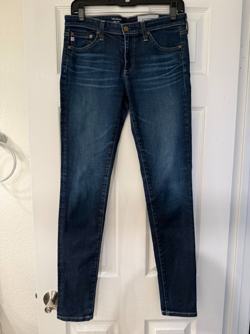 AG "The Legging" Jean. Mid-rise, size 28